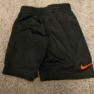 Little boys black size XS 4-5 Nike shorts